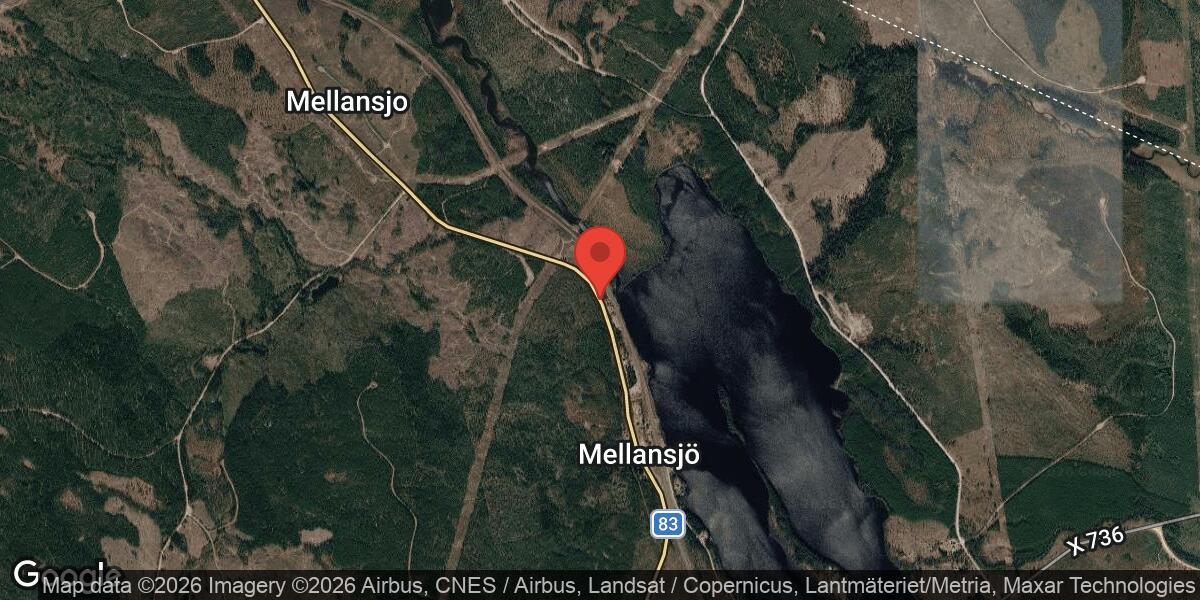 Nedfallet träd på väg 83 mellan Ramsjö och Östavall påverkar trafiken