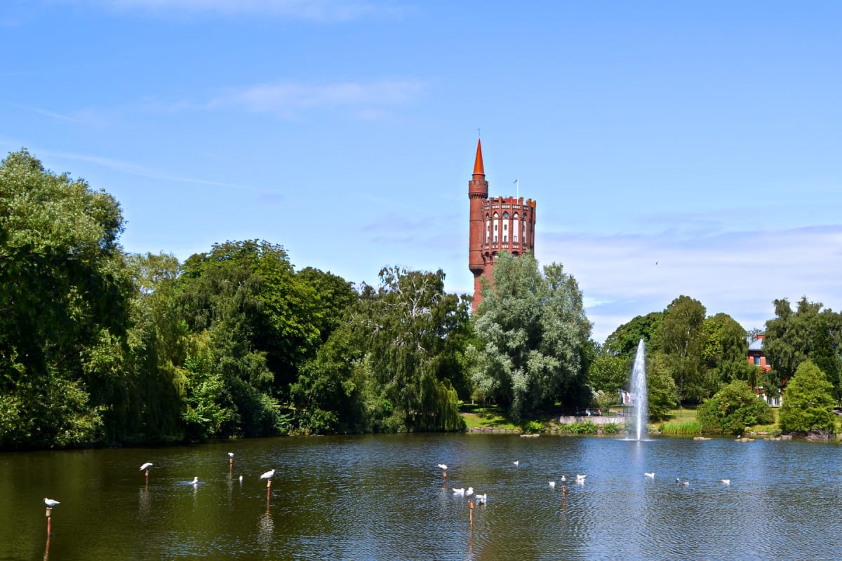 Vattentorn vid sankt Olofs sjö. Känt landmärke i Landskrona