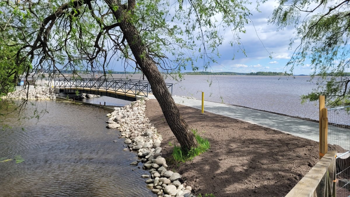 Invigning av nya gång- och cykelbroar vid Lögarängen den 24 juni