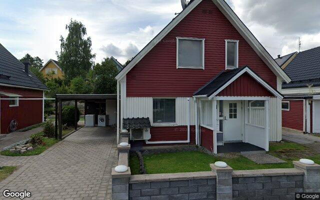 Kedjehus på Svedjevägen 11 i Botkyrka sålt för 3 610 000kr