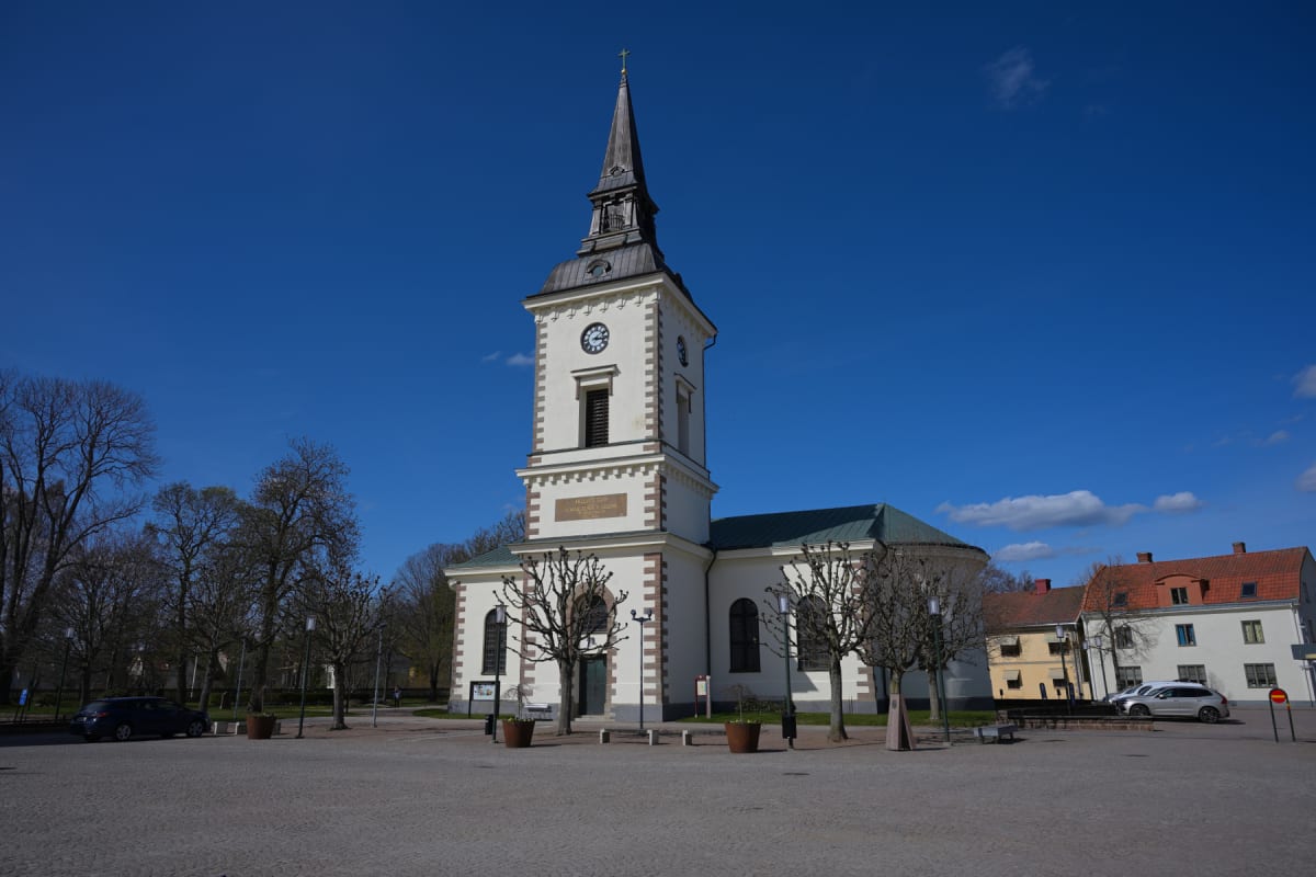 Regnig start och musik i kyrkan – dagens Hjo-översikt