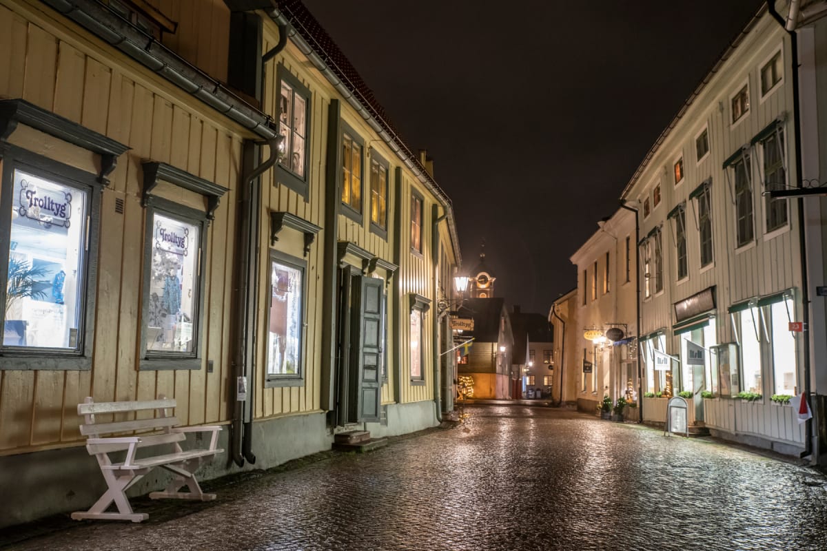 Rån vid Stora torget – tre misstänkta gripna i Östergötlands nattrapport