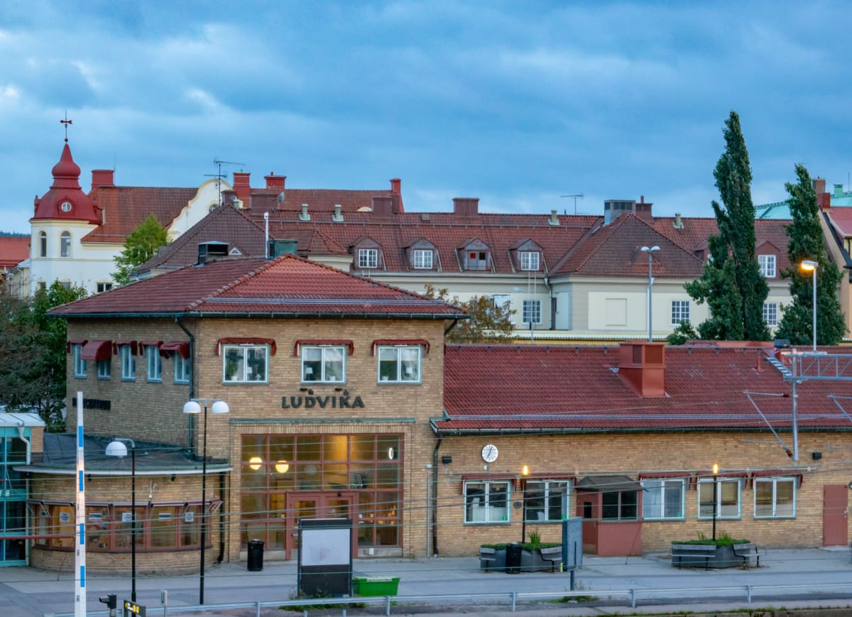 Klar morgon, bibliotekskväll och arbete på väg 50