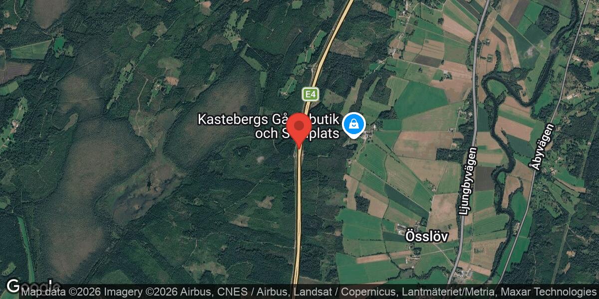 Trafikolycka mellan personbil och lastbil på E4 vid Ljungby