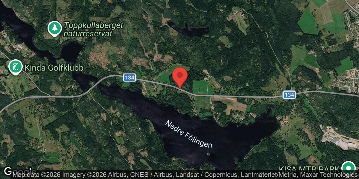 Träd över vägbanan på väg 134 mellan Kulla och Björndal