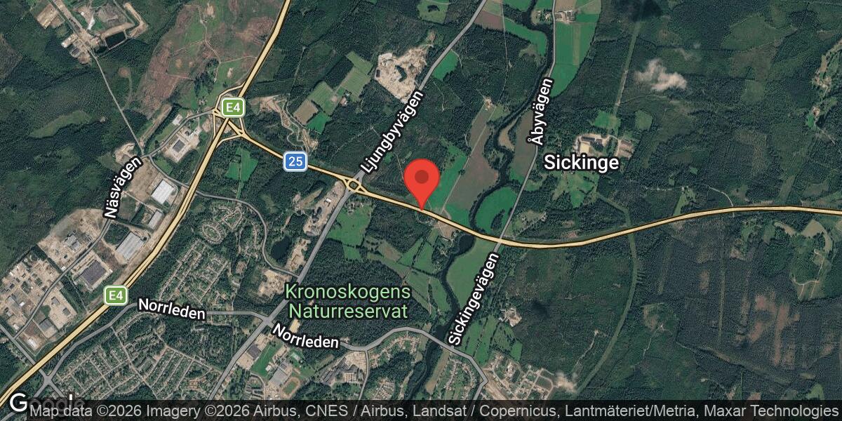 Trafikolycka med flera fordon norr om Ljungby på väg 25