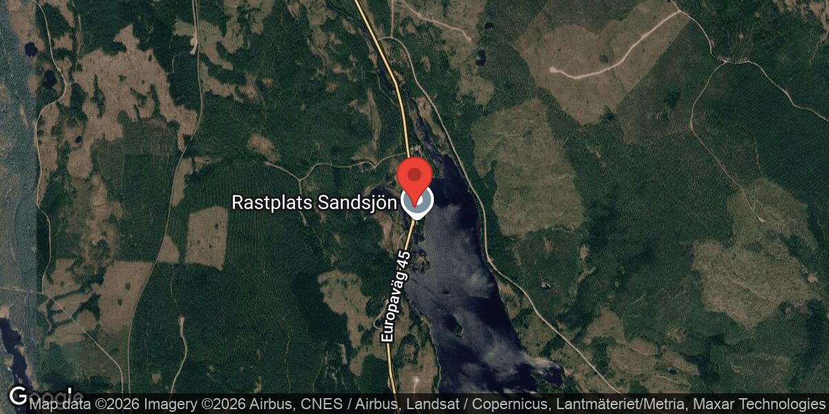 Nedfallet träd blockerade E45 vid Sandsjön – händelsen avslutad