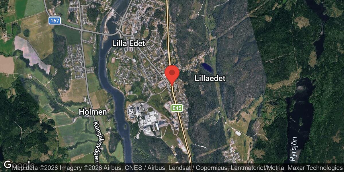 Olycka mellan lastbil och personbil på E45 vid Lilla Edet