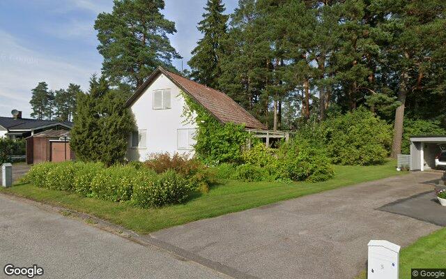 Villa på Fasadvägen 5 i Hällabrottet såld för 1 915 000kr