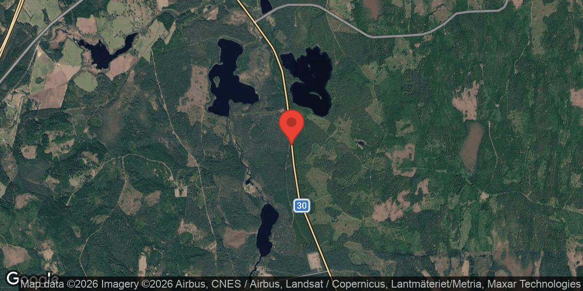 Singelolycka på Väg 30 norr om Hok påverkar trafiken