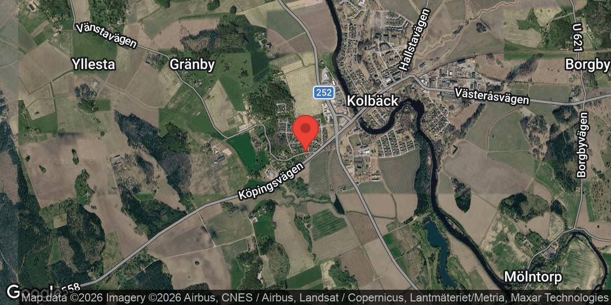 Brand i personbil påverkar trafiken på väg 611 mellan Kolbäck och Berg