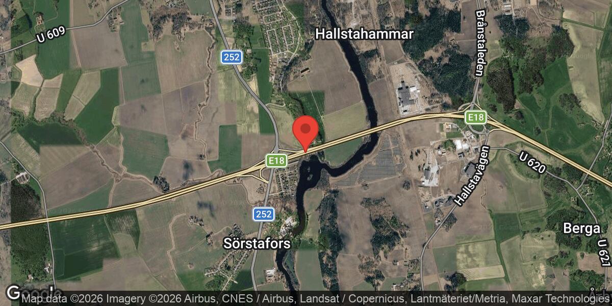 Fordonshaveri på E18 i höjd med Hallstahammar påverkar trafiken