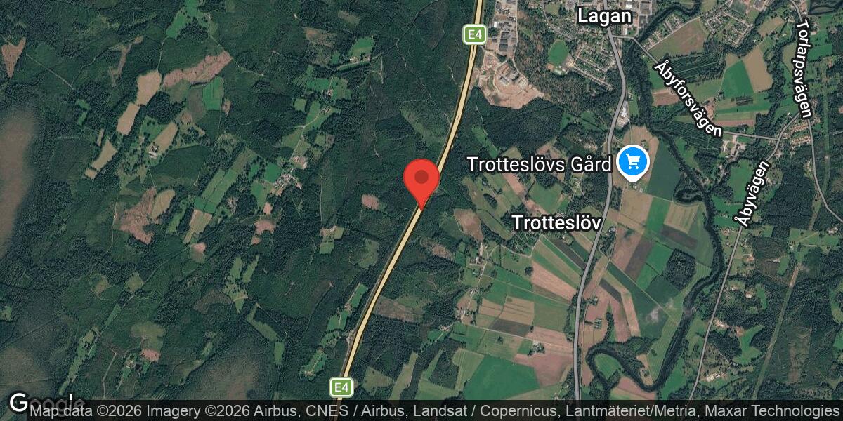 Brand i personbil på E4 mellan Ljungby N och Lagan