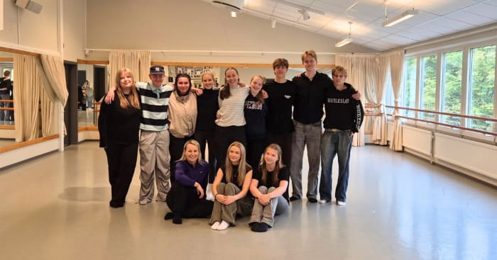 Estetelever tolkar "Stories of Love" under Lights in Alingsås