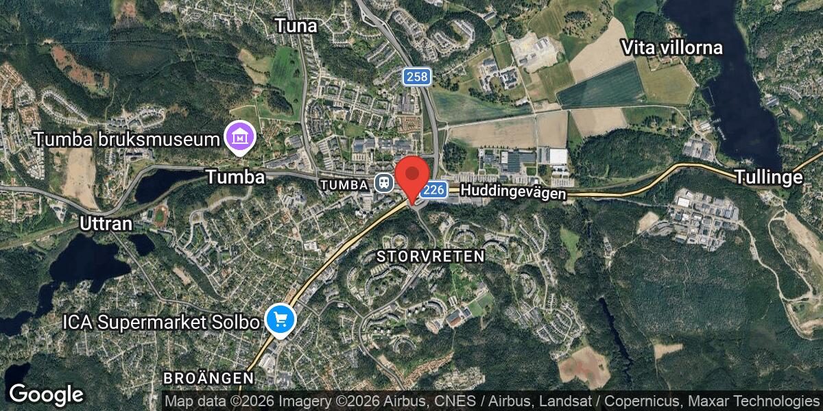 Brand i fordon på väg 258 mot Tumba påverkar trafiken