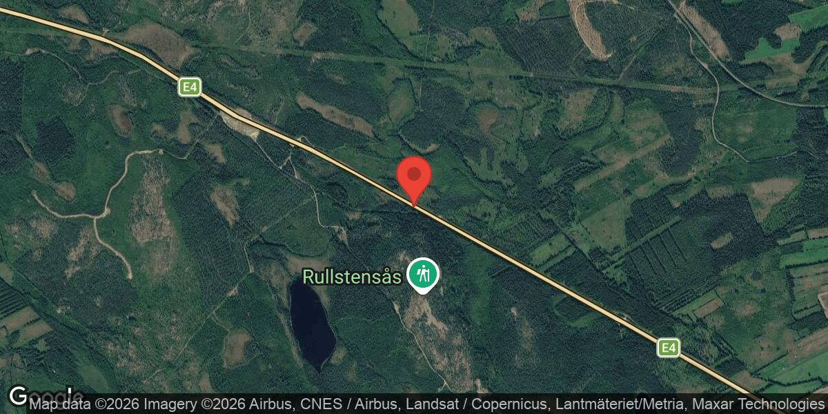Olycka med personbil i mitträcket på E4 mellan Ökvattnet och Midlandet