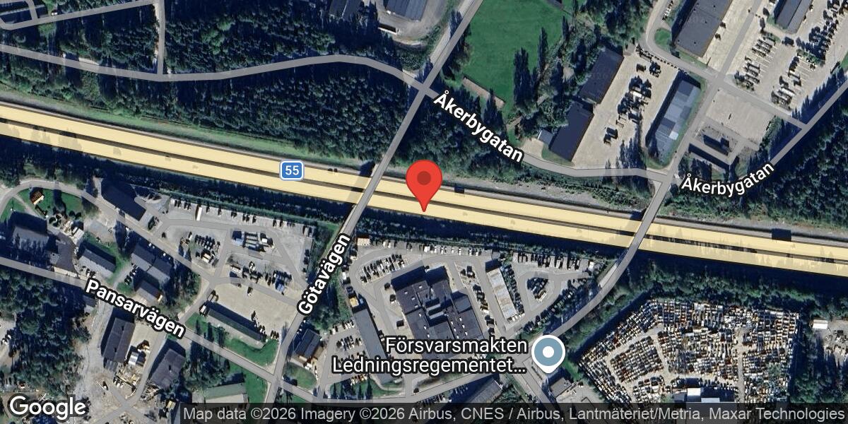 Personbilshaveri blockerar körfält på E18