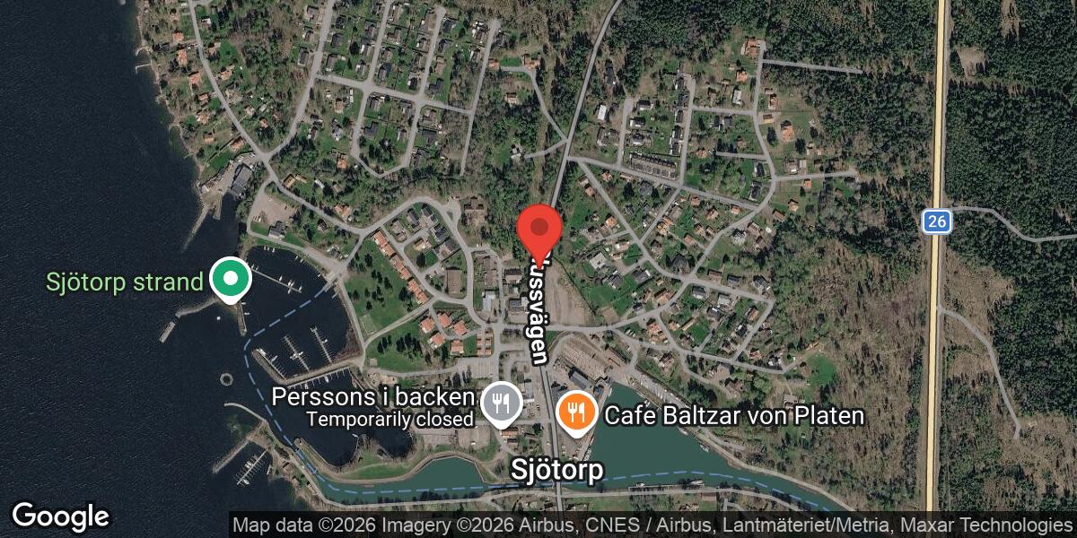 Nedfallet träd blockerar väg 2983 i Sjötorp