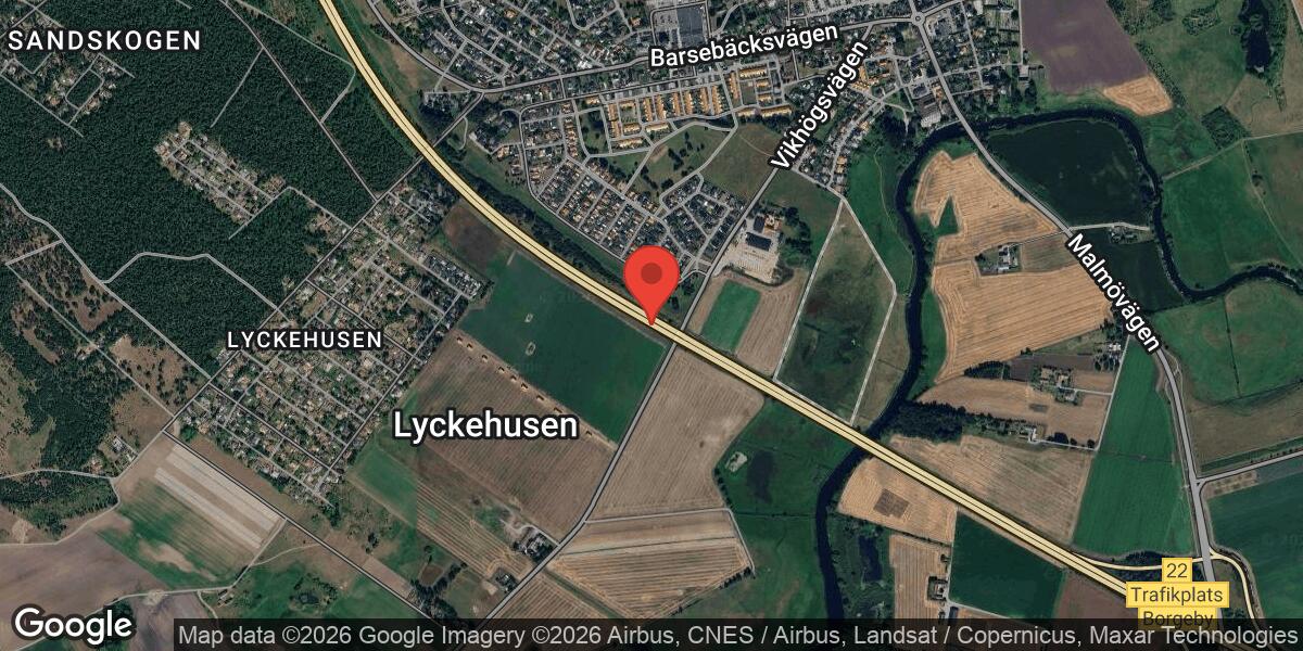Stillastående bil blockerar körfält på E6 vid Löddeköpinge