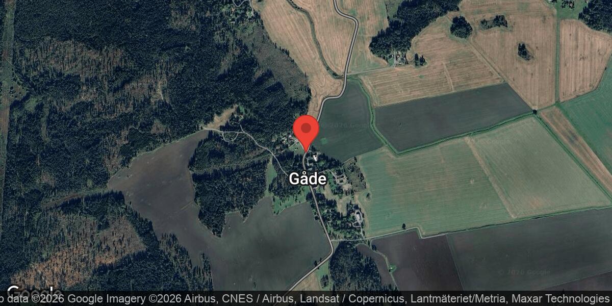 Stort träd blockerar väg 526 mellan Klarbo och Grillby