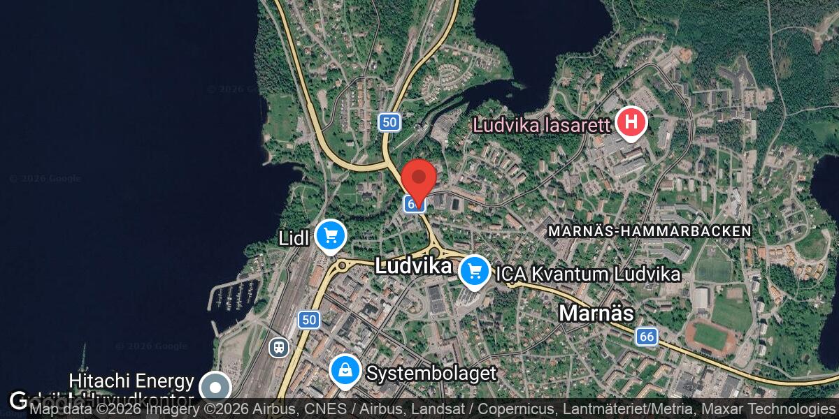 Punkterad bil blockerar körfält på väg 50 i Ludvika