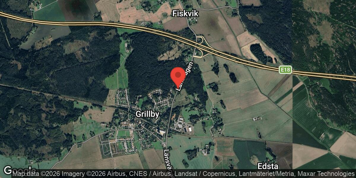 Lastbil bärgas på väg 530 vid Grillby