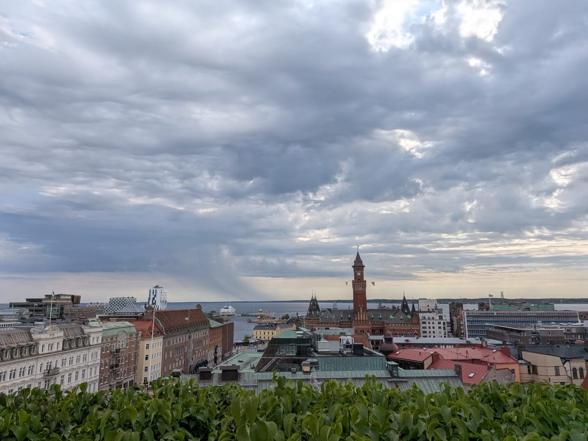 Fredagskollen: klar himmel, regn på väg och fokus på HLR