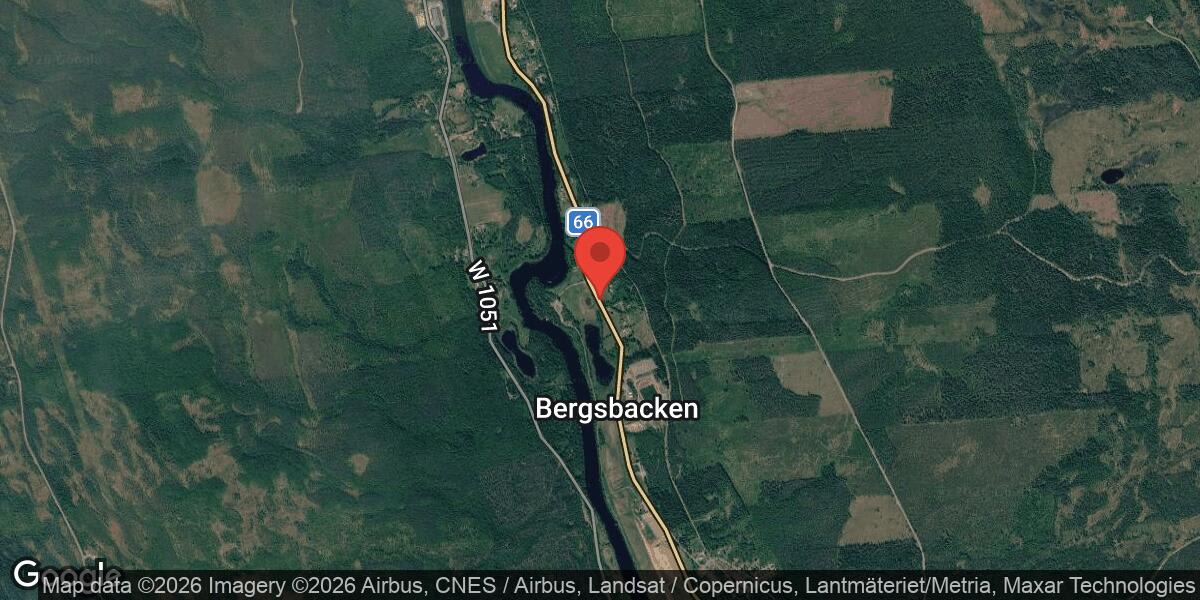 Lastbil och personbil i olycka på väg 66 vid Östra Långstrand