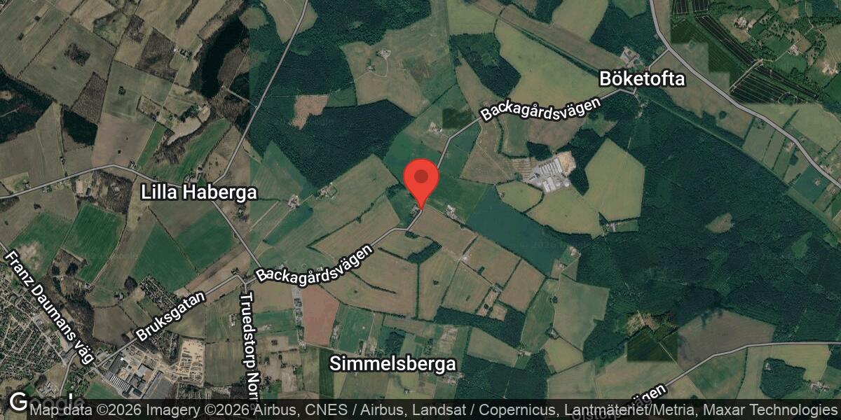 Ledning över väg 1173 öster om Ekeby