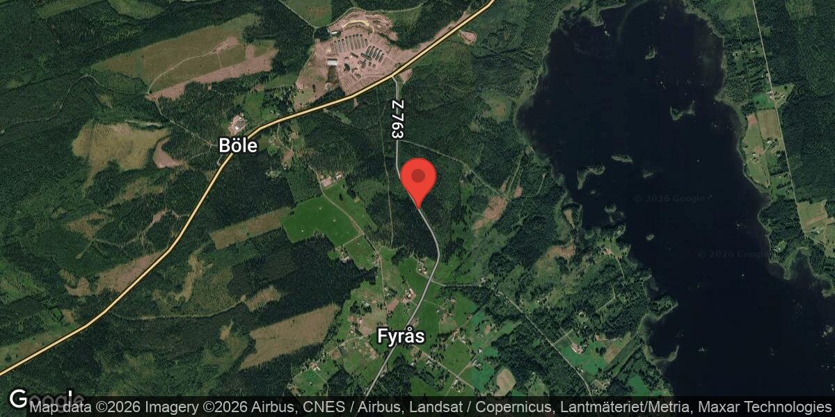 Omfattande brand stänger väg 763 mellan Fyrås och Böle