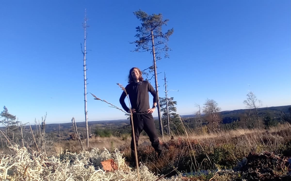 Rasmus besteg Arvikas högsta punkt – på väg mot 290 kommuntoppar