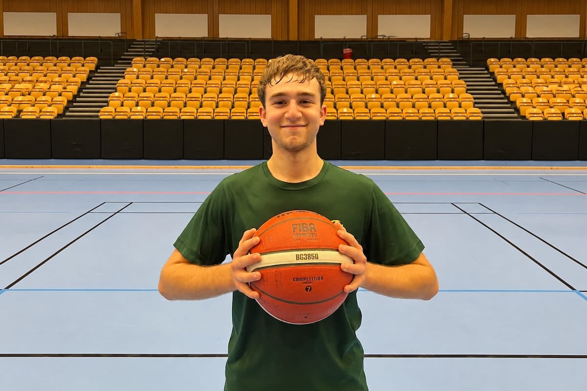Motala Basket spelar i rosa – samlar in pengar till Bröstcancerförbundet