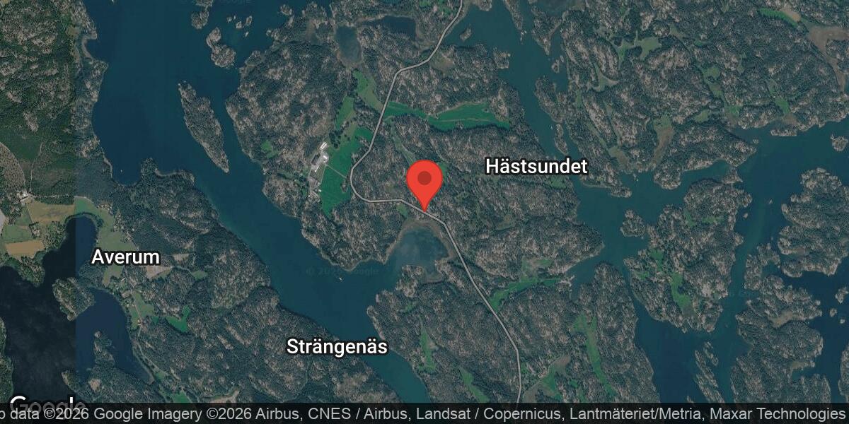 Lastbil bärgas på väg 875 söder om Stora Askö