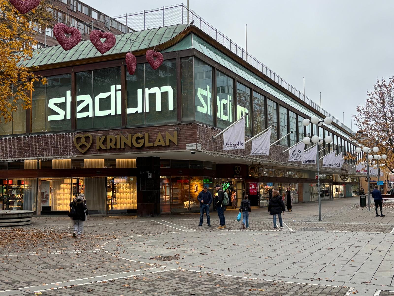 Täljerevyns revy "Enkelriktat" – humor och aktuella händelser i Södertälje