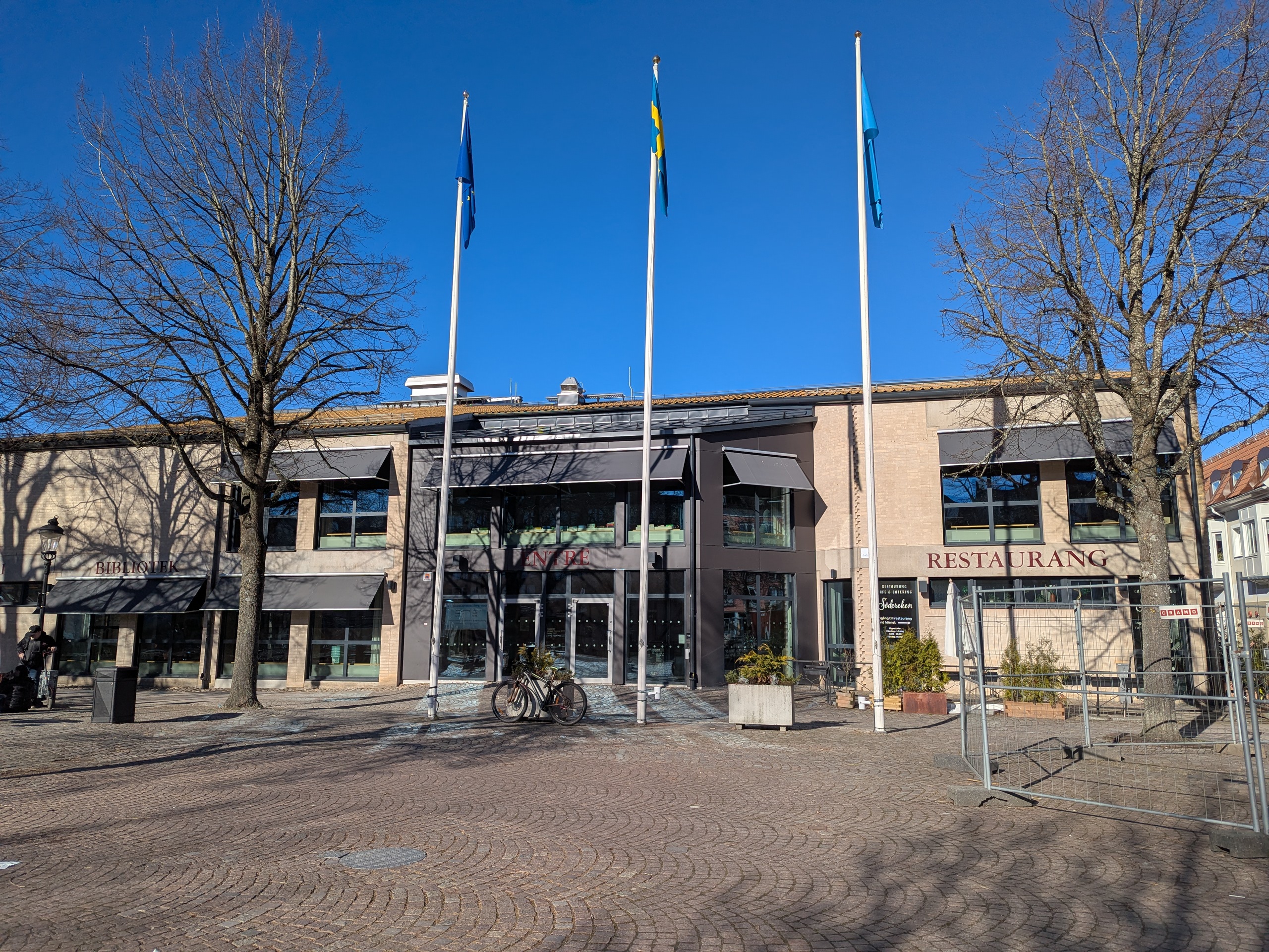 Lars Peter Fredén berättar om sin cykelresa längs Ukrainas frontlinje