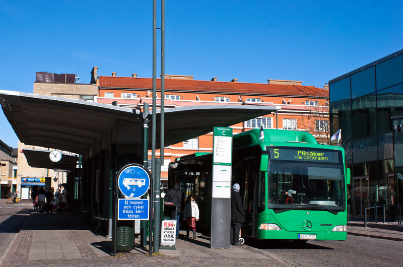 Familj från Skåne fast i Sri Lanka – oro för mediciner och hemresa