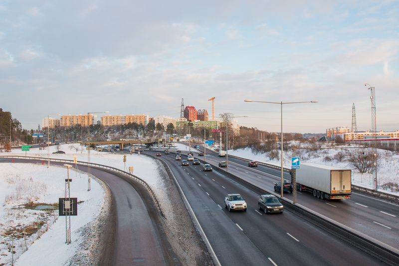 Mulet och kallt väder i Botkyrka – biblioteket bjuder på högläsning och läxhjälp