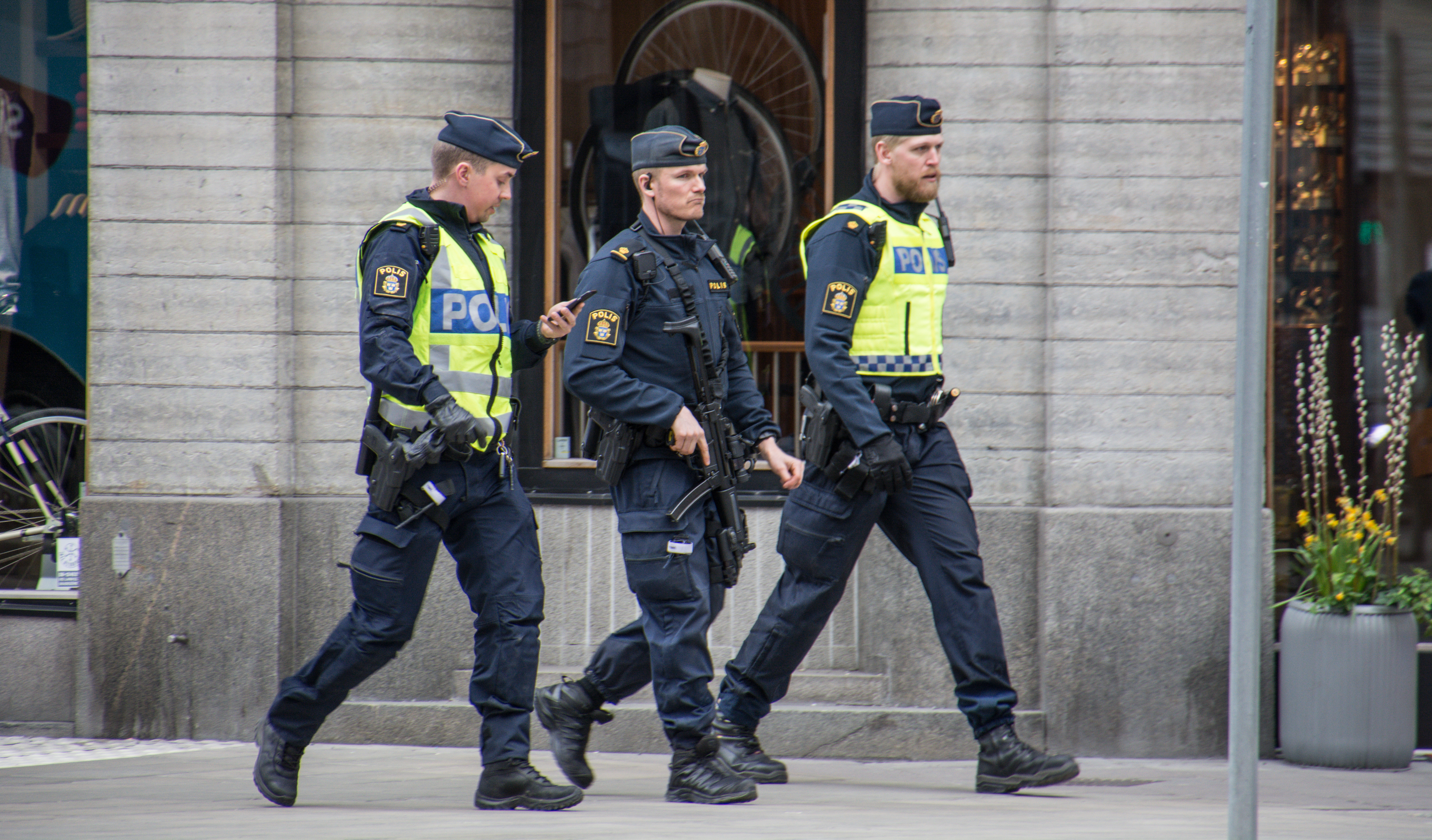 Stort beslag av handgranater och narkotika i Västra Götaland – två gripna