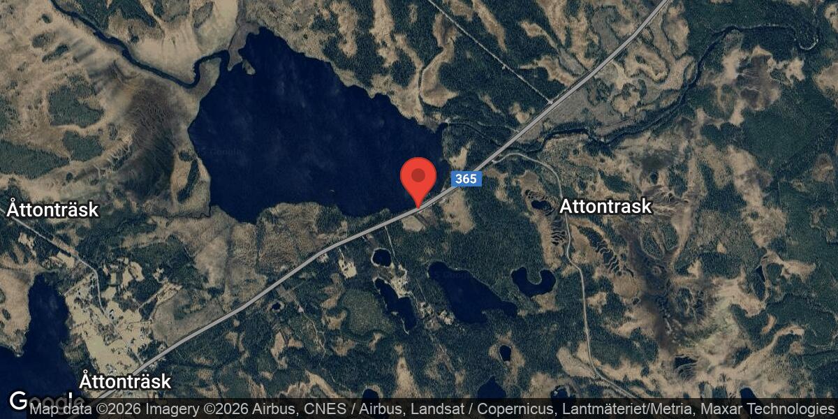 Bärgning av lastbil avslutad på väg 365 norr om Åttonträsk