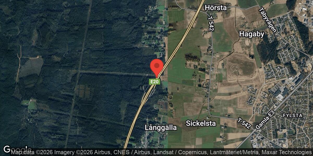 Lastbilsolycka orsakar begränsad framkomlighet på E20 vid Ekeby