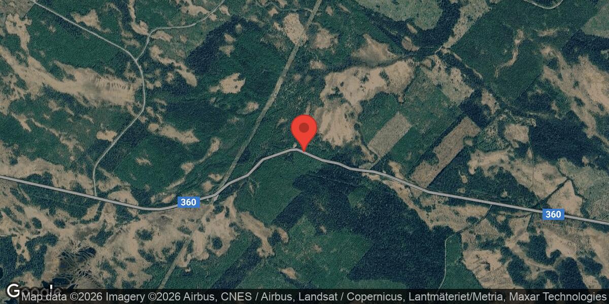 Lastbil körde av vägen på väg 360 mellan Gammelbränna och Norrbäck