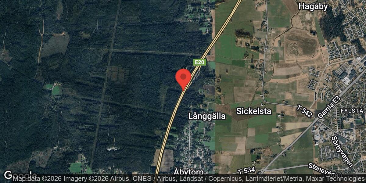 Stora trafikstörningar på E20 vid Kumla på grund av bärgning efter olycka