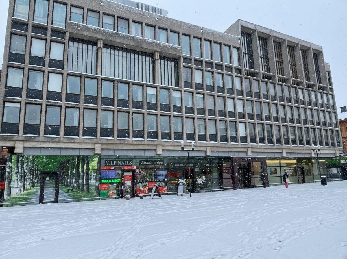 Sten kastad genom fönster i lägenhet i Geneta – polisanmälan upprättad