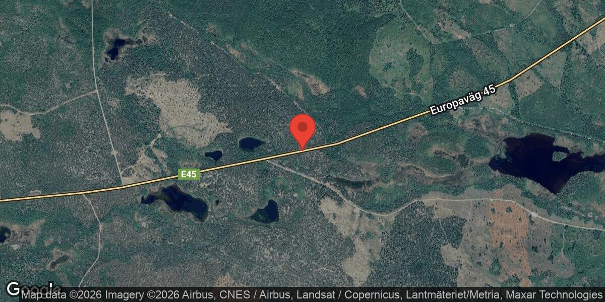 Brand i personbil på E45 norr om Ljusselsstugan – händelsen avslutad