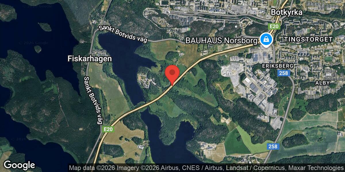 Lastbilshaveri på E4 vid Asptuna påverkar trafiken mot Stockholm