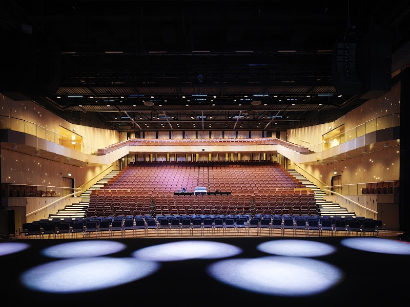 Svenska revyn – en hyllning till svensk folkkultur på Folkets Hus