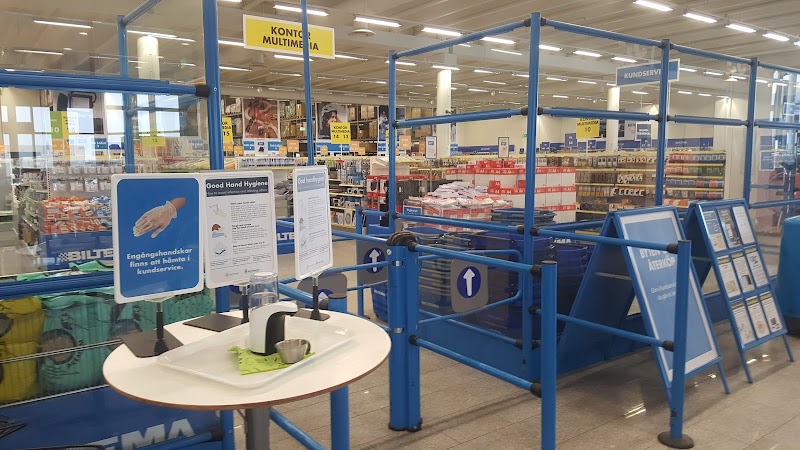 E6 stängd efter bilolycka vid Skegrieavfarten