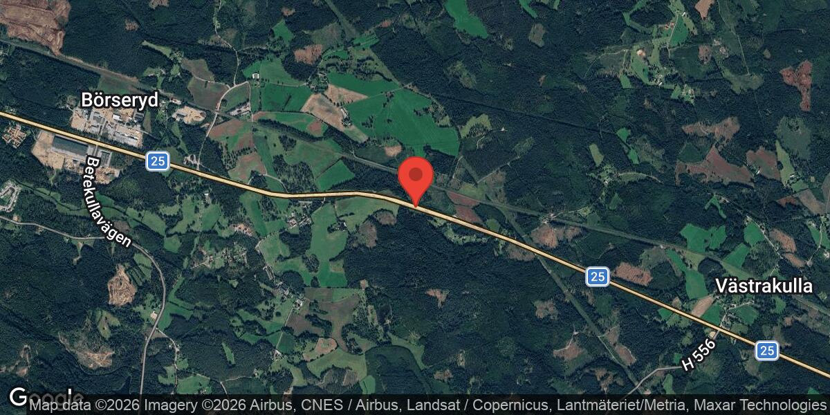 Singelolycka stänger väg 25 väster om Nybro