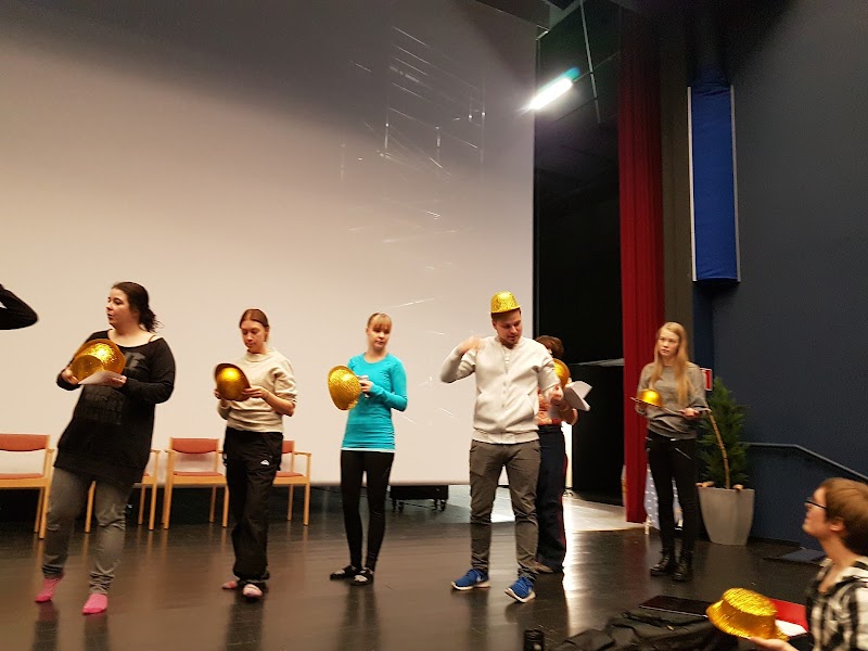 Föreställning: Medborgare Nûjen