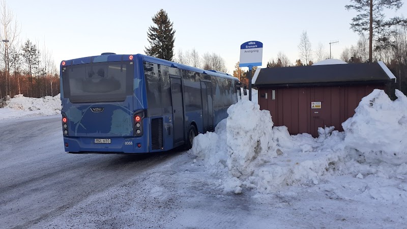 Buss körde ner i diket i Ersmark – inga skador